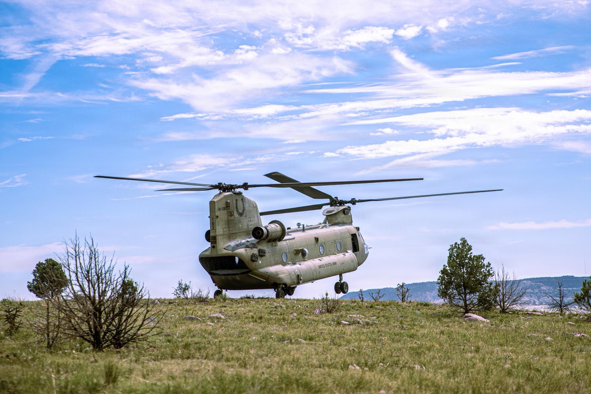 I_Corps's tweet photo. Threading the needle

4th CAB, @4thInfDiv aircrews put CH-47 Chinooks through pinnacle landing training at Fort Carson, practicing approaches and landings where space is limited and terrain leaves little margin.

📸 SPC Thomas Nguyen https://t.co/iCoUVLHlTv