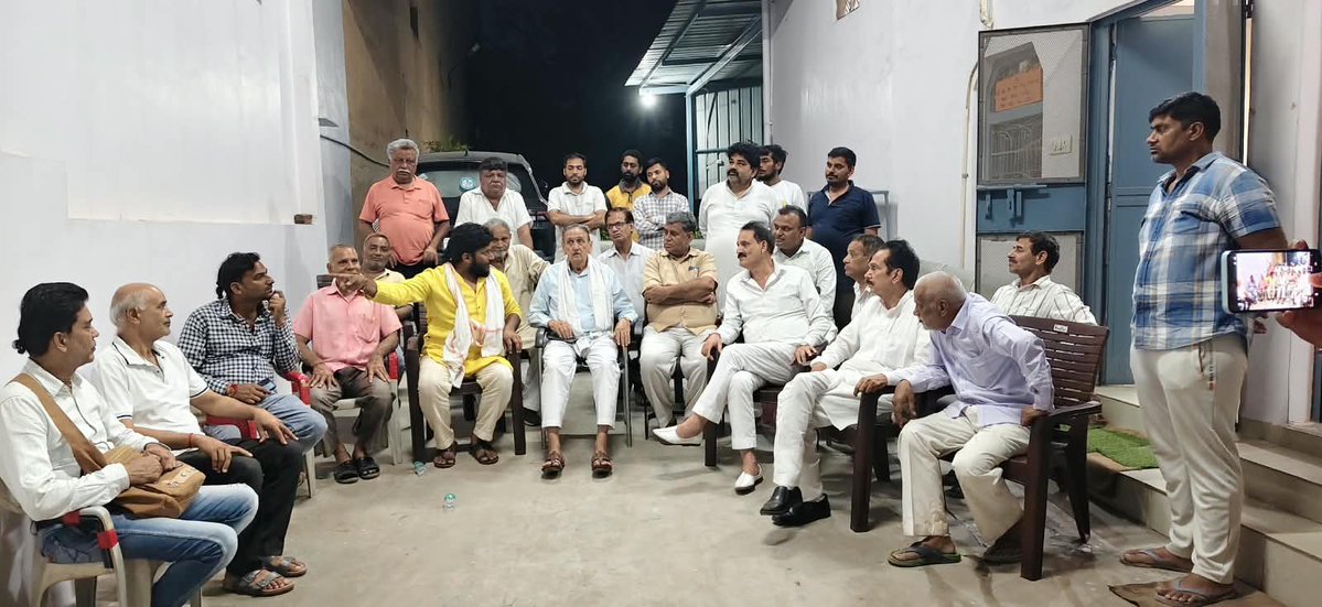 Naveen_Path1711's tweet photo. मोदी जी मुंडका दिल्ली पहुंच गए।

मै ब्राह्मण हूं वचन तो पूर्ण करूंगा कल भी यात्रा निकालेंगे मानेंगे नहीं वचन पूरा करेंगे। कितना प्रताड़ित करोगे करो 

70 विधानसभाओं का प्रण पूरा करेंगे 
11 अक्टूबर जंतरमंतर भी जरूर पहुंचेंगे 

UGC RollBack कराकर दम लेंगे 
Scstact ओर जातीय आरक्षण में भी संशोधन कराकर दम लेंगे 
जब तक कील नहीं गड़ेगा हथौड़ा जारी रहेगा 

#11_अक्टूबर_जंतरमंतर_चलो #यूजीसी_कानून_वापस_लो #UGC_RollBack #जातीय_आरक्षण_हटाओ #scstact_खत्म_करो #reservation #UGC #follow