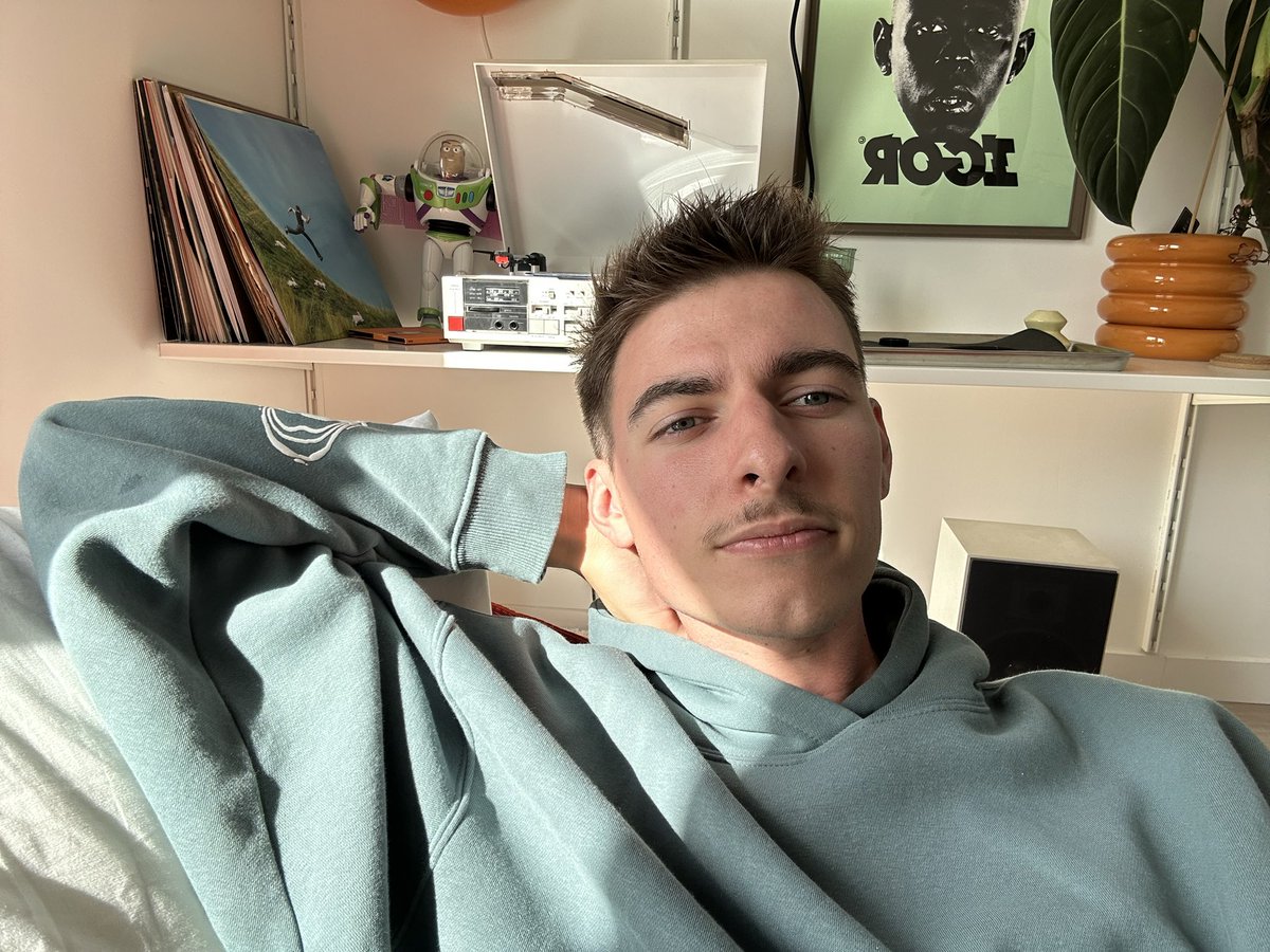 ArtCanne's tweet photo. #LGBTQIABuildingCommunity toujours célibataire, n’hésitez pas les garçons 🫰🏻 https://t.co/DtivSc5KAa