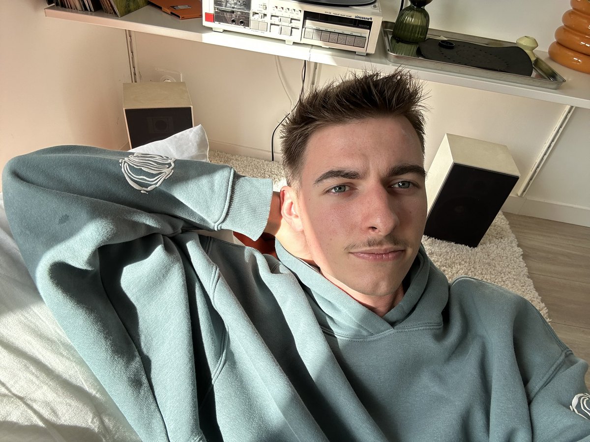 ArtCanne's tweet photo. #LGBTQIABuildingCommunity toujours célibataire, n’hésitez pas les garçons 🫰🏻 https://t.co/DtivSc5KAa