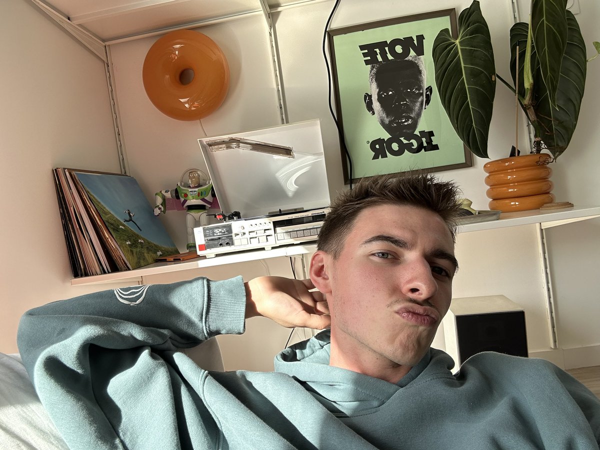 ArtCanne's tweet photo. #LGBTQIABuildingCommunity toujours célibataire, n’hésitez pas les garçons 🫰🏻 https://t.co/DtivSc5KAa