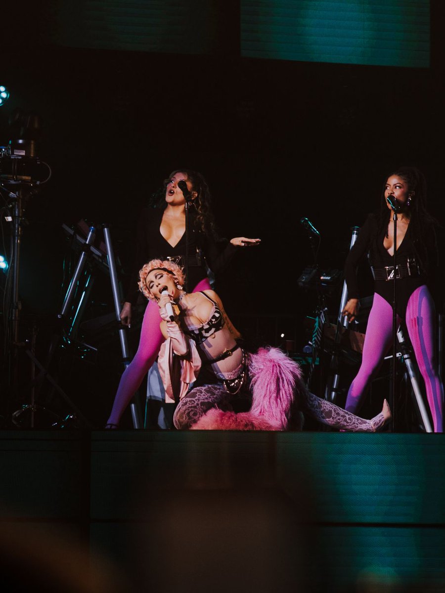 AACenter's tweet photo. 1️⃣ MONTH AWAY FROM DOJA CAT‼️ Tour Ma Vie World Tour with Doja &amp; LATTO comes to AAC on November 4! 🔜 Don't wait - lock in your seats today 💋 
🎫: https://t.co/5XdrHvnVDH https://t.co/QJIr9SUTHt