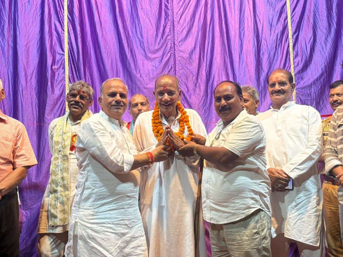 AnilParasharMLA's tweet photo. बाल रामलीला मंडल, आसन अजीत में आयोजित श्री रामलीला उत्सव में सम्मिलित होकर विधिवत पूजन-अर्चन के साथ शुभारंभ किया।

इस अवसर पर प्रभु श्रीराम के आदर्शों, मर्यादा और जीवन मूल्यों का स्मरण करते हुए रामलीला के सफल आयोजन की कामना की। https://t.co/0iFPmbNHEn