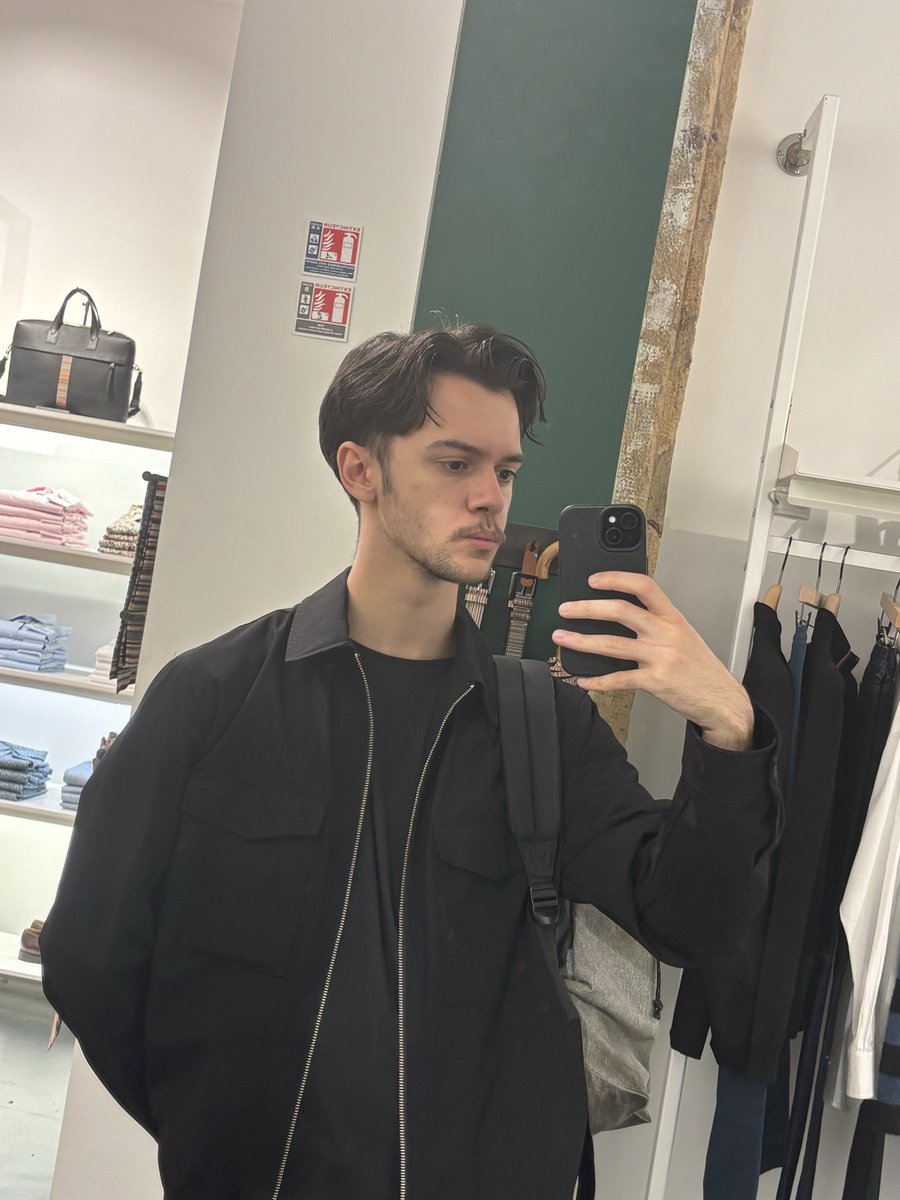 Clem_melC_'s tweet photo. #LGBTQIABuildingCommunity faut que je me coupe les cheveux 🧘🏻 https://t.co/uDoLjr336r