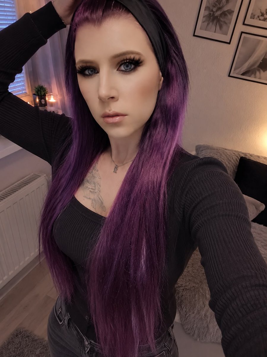 HerrinJasmin_'s tweet photo. Du willst meine Aufmerksamkeit? Dann verdiene sie dir💸😈 

#findom #Geldherrin https://t.co/vSPbwUMy7A