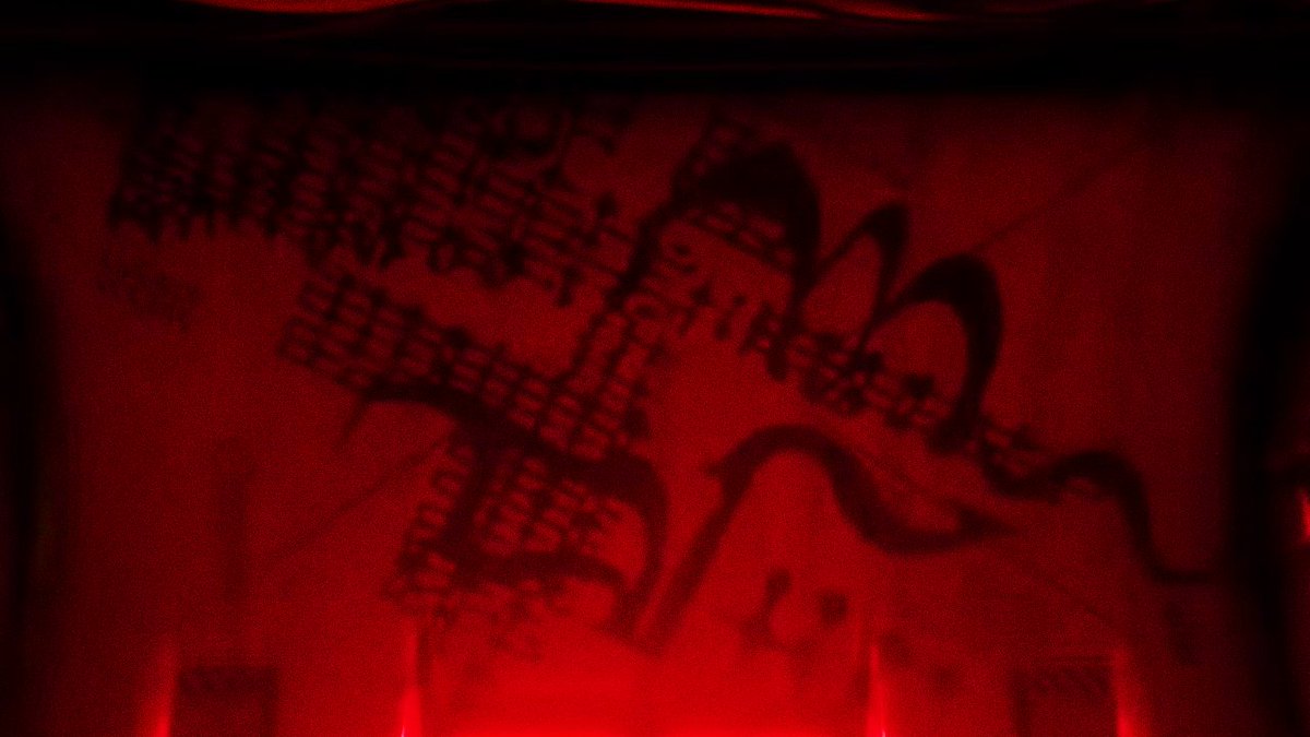 strwbrry_dream's tweet photo. in his throne room~ https://t.co/JD3t6uAa5L