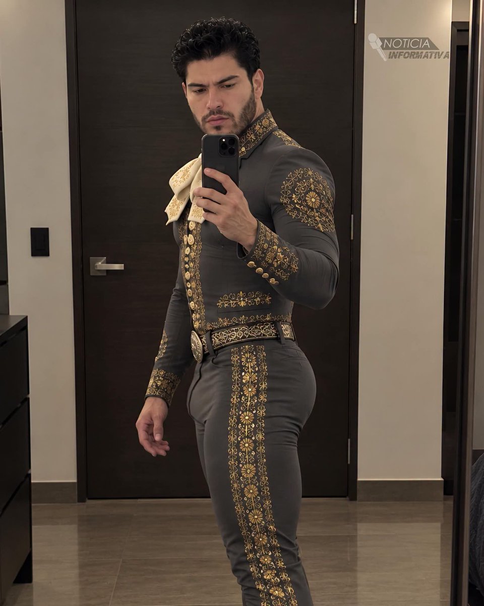 Romega_TV's tweet photo. El cantante mexicano #JesúsAlonzo en una nueva selfie que enamora.😍📸

#Viral #rolemodels #SexyMen #MenFashion https://t.co/EhOsHkR9zG