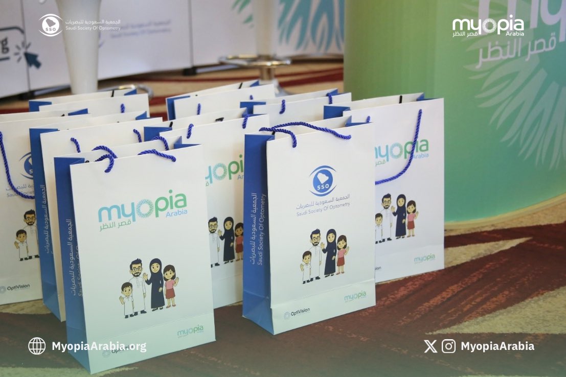 MyopiaArabia's tweet photo. شاركت مبادرة قصر النظر بالعربية | Myopia Arabia في مؤتمر مستشفى الملك خالد التخصصي للعيون ومركز الأبحاث الدولي ٢٠٢٦، مستعرضةً جهودها في تبسيط المعرفة العلمية ونشر الوعي بقصر النظر باللغة العربية.

وتم تقديم تجربة تفاعلية صُممت لتجعل من كل شخصية حالة مختلفة، ومن كل حالة فرصة لاختبار المعرفة وتطبيقها👧🏻👦🏻.

ثلاثة أيام أثمر فيها العمل عن حوارات ثرية وتفاعل مميز، شكرًا لكل من كان جزءًا منها 👁️🩵

#قصر_النظر_بالعربية 
#KKESHRC2026