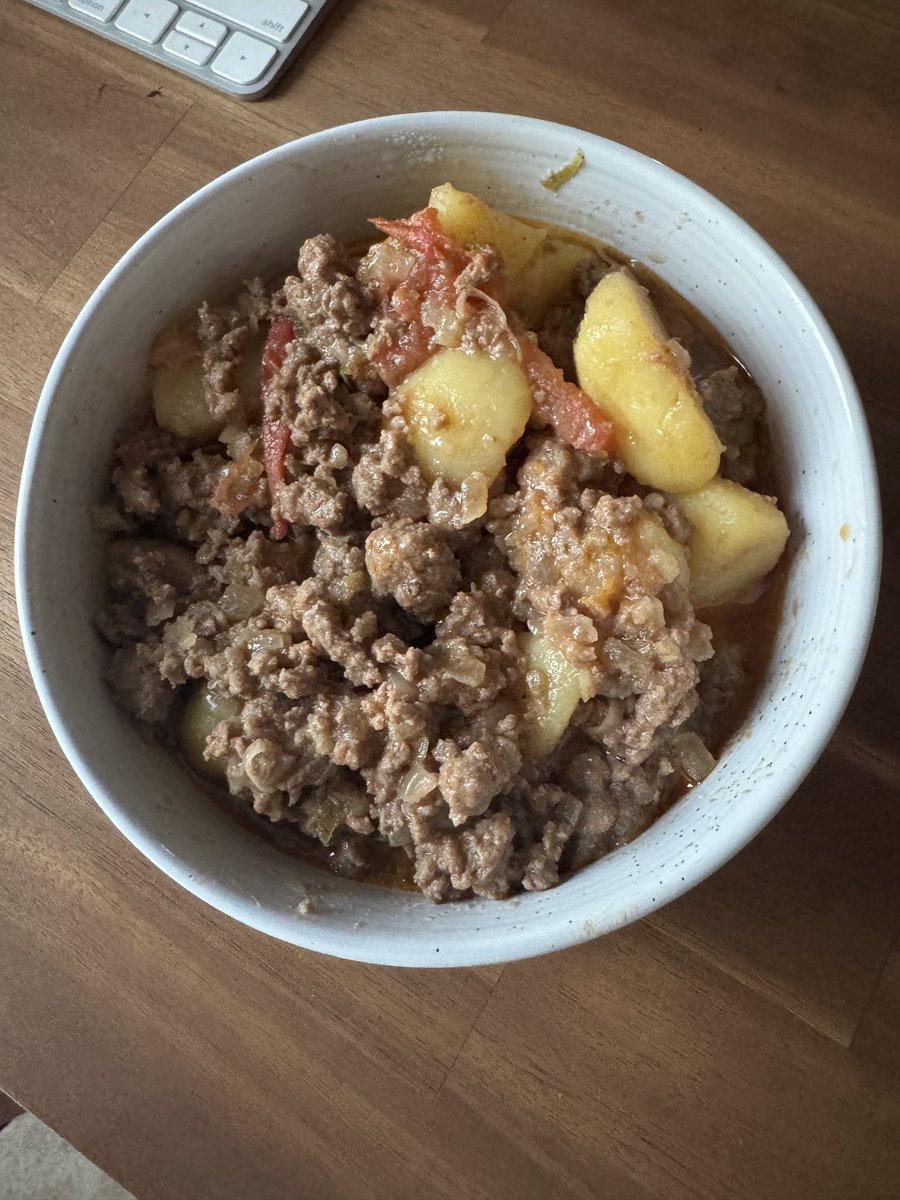 CoachDanGo's tweet photo. I regret to inform you that if you cook potatoes, ground beef, onions, and tomatoes you have created a delicious high protein meal full of fiber and macronutrients to keep you full while helping you get lean and build muscle. https://t.co/Jz1pVvRBhC