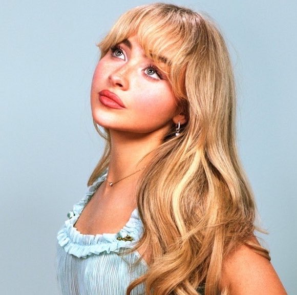 charts_sabrina's tweet photo. .@SabrinaAnnLynn’s “Espresso” is now the longest-running solo female song on Global Spotify this decade, with 905 consecutive days. https://t.co/xFIP1vZ0Ar
