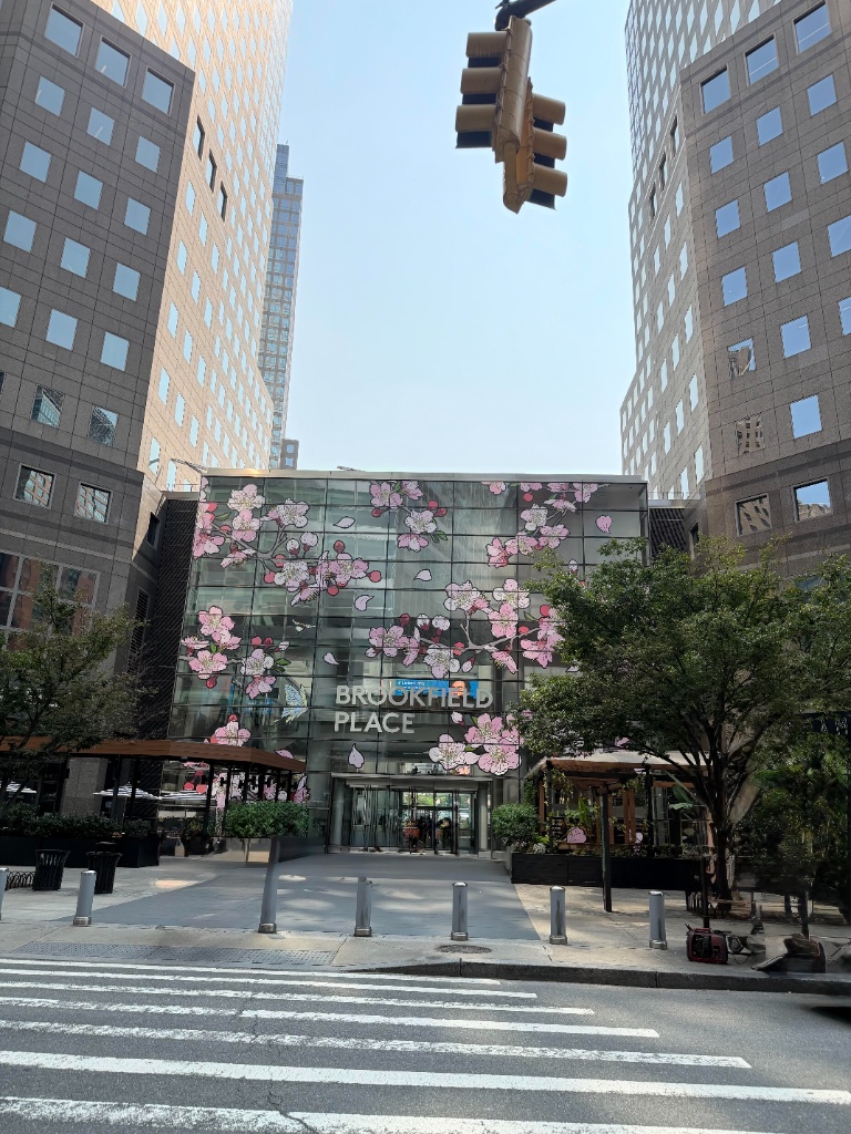 Raelynnxyvb's tweet photo. Arriving at the stunning urban shopping center in lower Manhattan https://t.co/GOtjkL865s