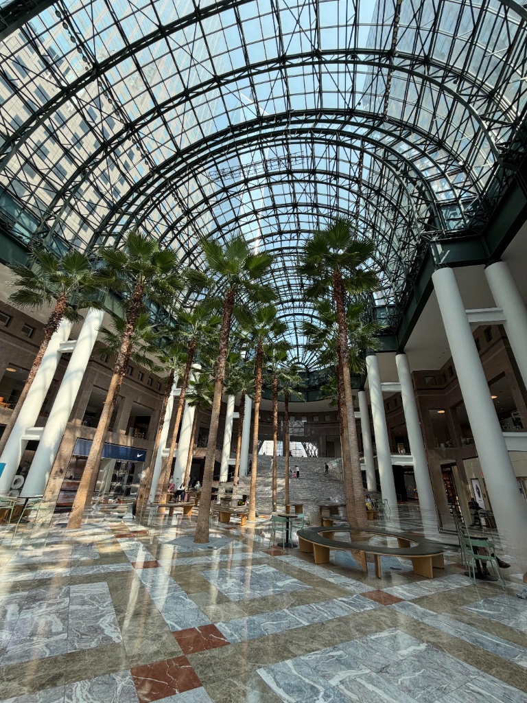 Raelynnxyvb's tweet photo. Arriving at the stunning urban shopping center in lower Manhattan https://t.co/GOtjkL865s
