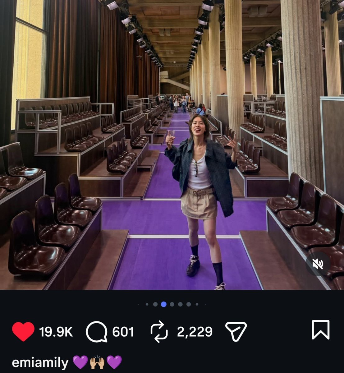 NenandOut's tweet photo. purple runway, 67, earrings that turn into both their initials when rotated ... just a series of coincidences or fate?

#emiamily #emibonnie https://t.co/dIGUGPymLu