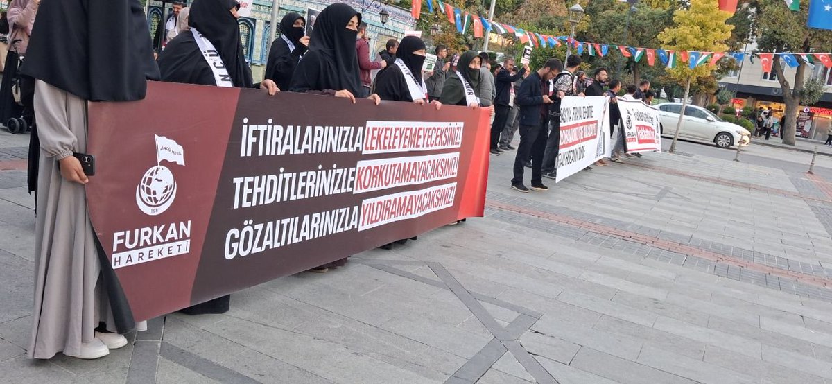 FrknKny_42's tweet photo. Furkan Hareketi Konya meydanda!

Alparslan Kuytul Hocaefendi’nin talebeleri ve sevenleri olarak, haksız tutukluluklara karşı Konya’da basın açıklaması gerçekleştirdik.

AsılSuçlularYargılanmıyor
AlparslanHocayaÖzgürlük
SemraHocayaÖzgürlük
ZulmeKarşıMeydanlardayız
KardeşlerimiziSerbestBırakın