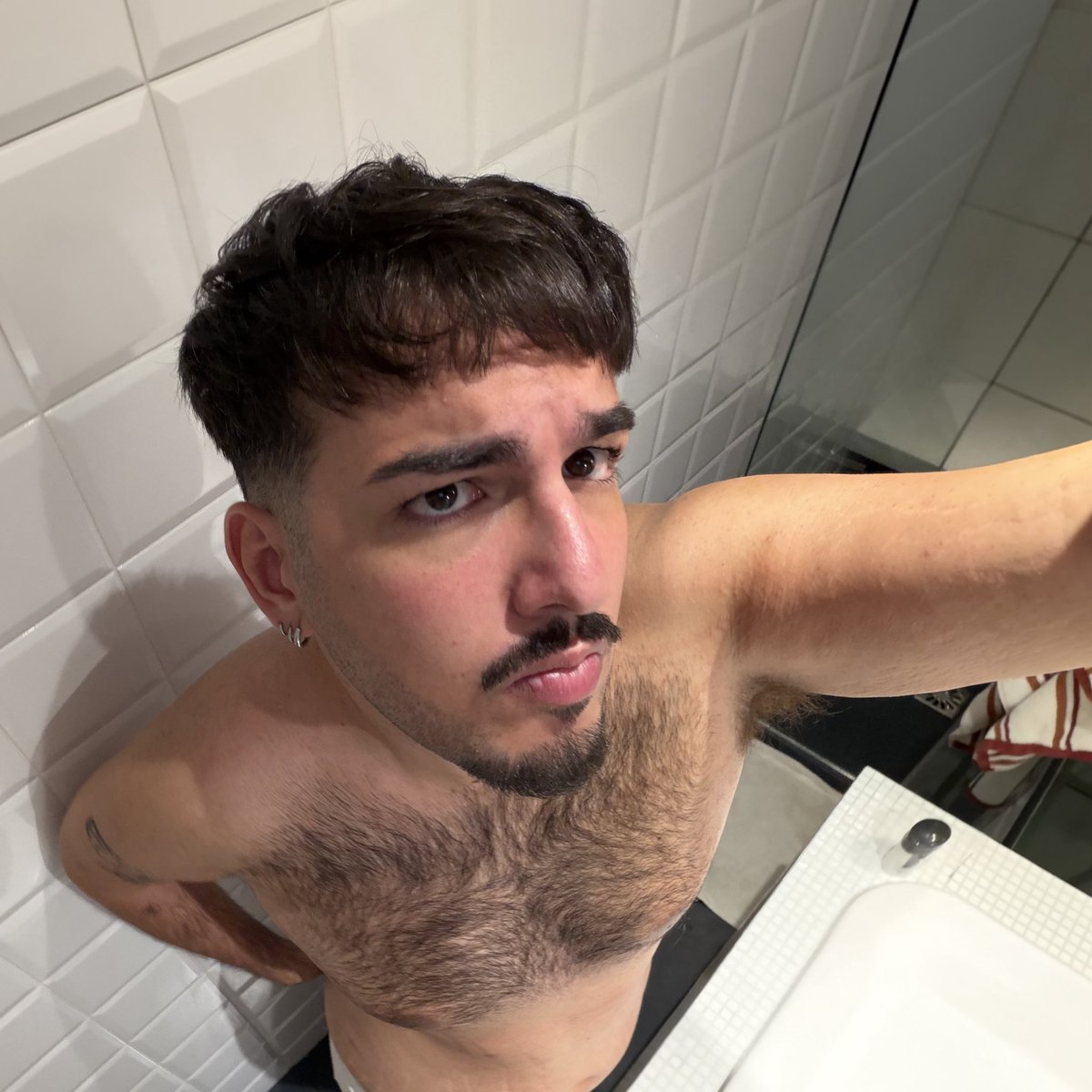 worstboyinparis's tweet photo. c’est la jolie garce #LGBTQIABuildingCommunity https://t.co/d9yR2y2NAt