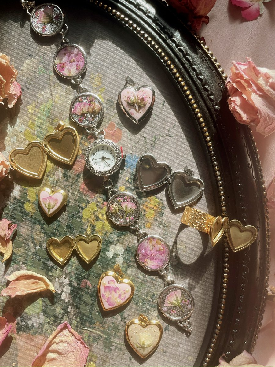 greeneisgold's tweet photo. Anyway here is my “ethnic” jewelry https://t.co/NPTeva5rGB