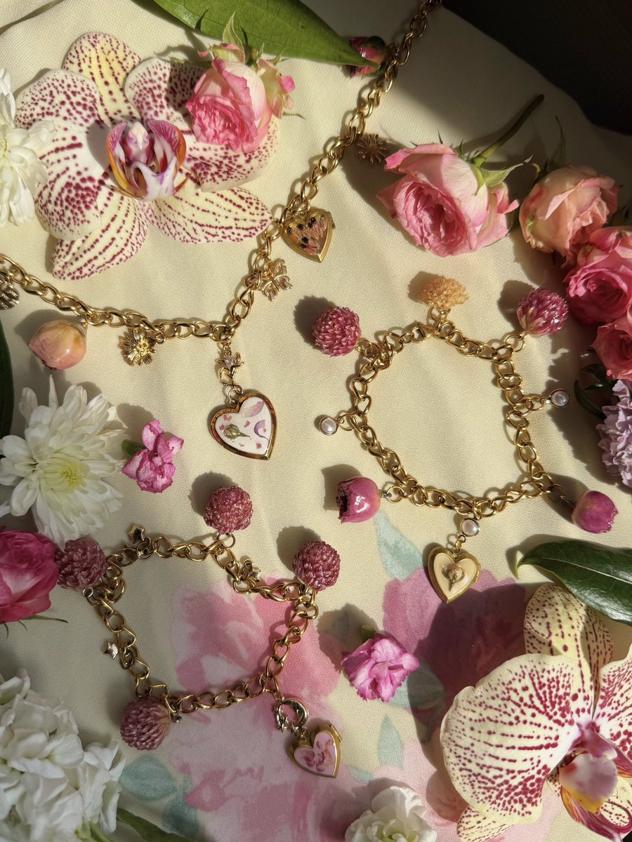 greeneisgold's tweet photo. Anyway here is my “ethnic” jewelry https://t.co/NPTeva5rGB