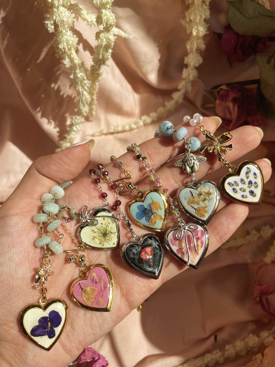 greeneisgold's tweet photo. Anyway here is my “ethnic” jewelry https://t.co/NPTeva5rGB