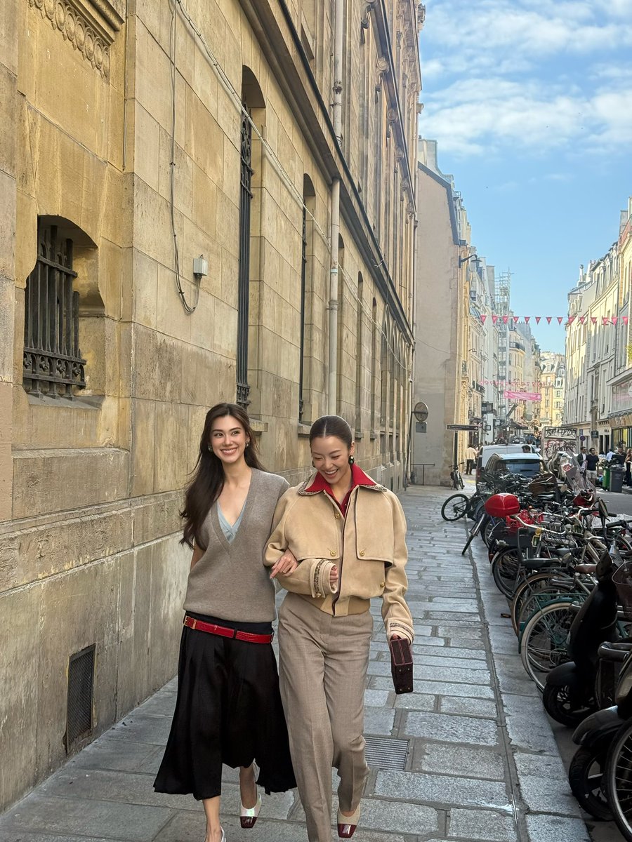 _09jannn's tweet photo. 🤎
🦋
🧸

#CHANELSS27xLenaMiu @lena__lorena 
#LalinaLena #MiuNatsha @miunatshaa 
#CHANELSpringSummer #CHANEL #PFW @CHANEL https://t.co/UHgw2aZ8HA