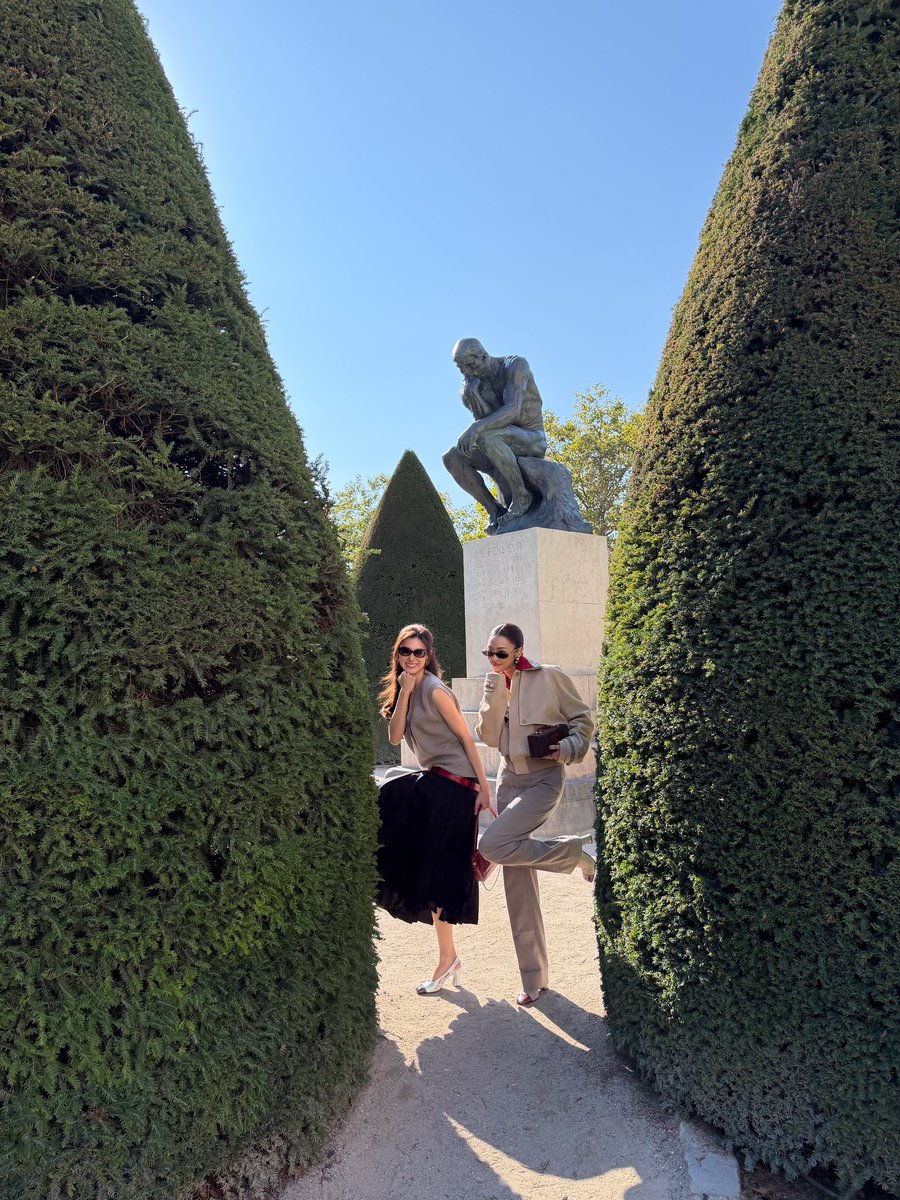_09jannn's tweet photo. 🤎
🦋
🧸

#CHANELSS27xLenaMiu @lena__lorena 
#LalinaLena #MiuNatsha @miunatshaa 
#CHANELSpringSummer #CHANEL #PFW @CHANEL https://t.co/UHgw2aZ8HA