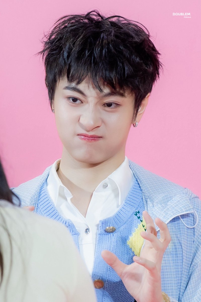 _Mmeeee's tweet photo. ถ่ายมาฝากมัม ๆ คนเลี้ยงมุอุ๊ด🐽

WAVE X LINEE WITH TOPS
#LiNEExWave 
#waavetnp https://t.co/N4fvX56Ii4