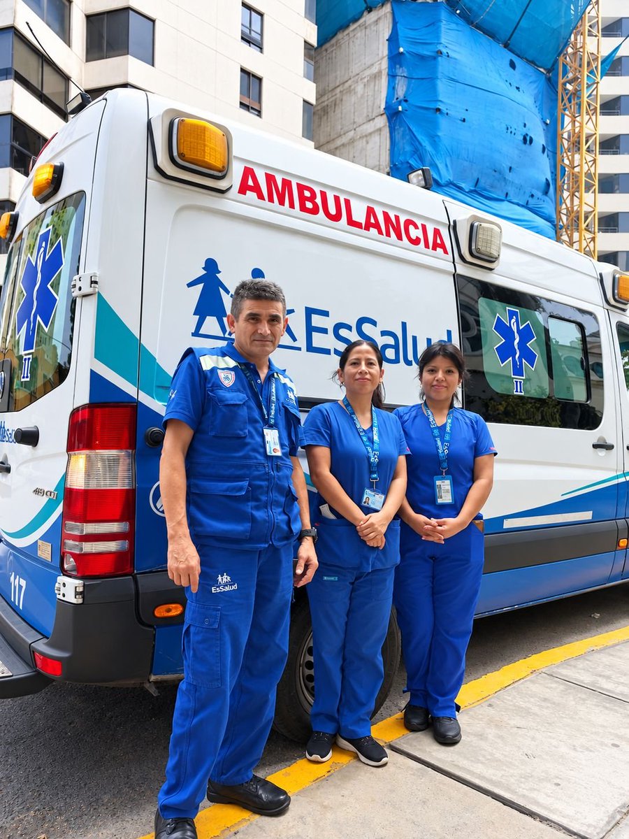 EsSaludPeru's tweet photo. 🚨 #EsSaludInforma | La segunda ambulancia de EsSalud ya llegó a la zona y se encuentra ubicada entre las avenidas Alcanfores y Vasco Núñez de Balboa.
🚑 Nuestro personal permanece atento y preparado para brindar atención inmediata a quienes lo necesiten.
#EsSalud #Miraflores #LaSaludNoEspera