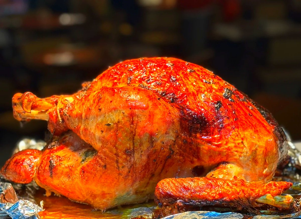 MackenzieJitys's tweet photo. Cena de Navidad especial en nuestro restaurante! Pavo jugoso, relleno tradicional y postres dulces. Reserva ya! https://t.co/SoEBwaQyag