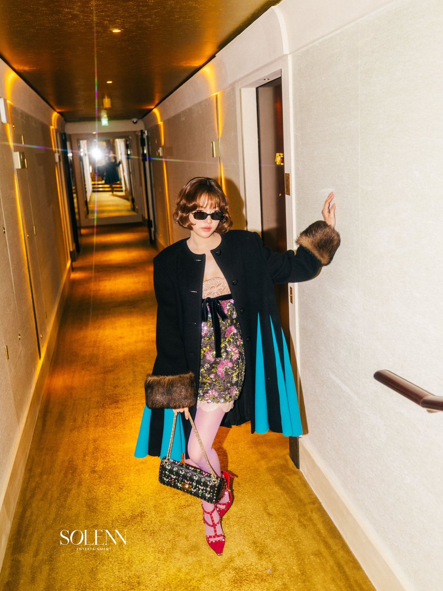 thaiupdate2021's tweet photo. Freen Sarocha Attends Valentino Spring/Summer 2027 Show in Paris

Thai actress and Valentino ambassador Freen Sarocha made a stylish appearance at Valentino Antibiblioteca, the Italian fashion house’s Spring/Summer 2027 collection presented by Creative Director Alessandro Michele in Paris.

#ValentinoSS27xFreen #ValentinoAntibiblioteca #ValentinoGaravani #srchafreen #PFW
#thaiupdate2019