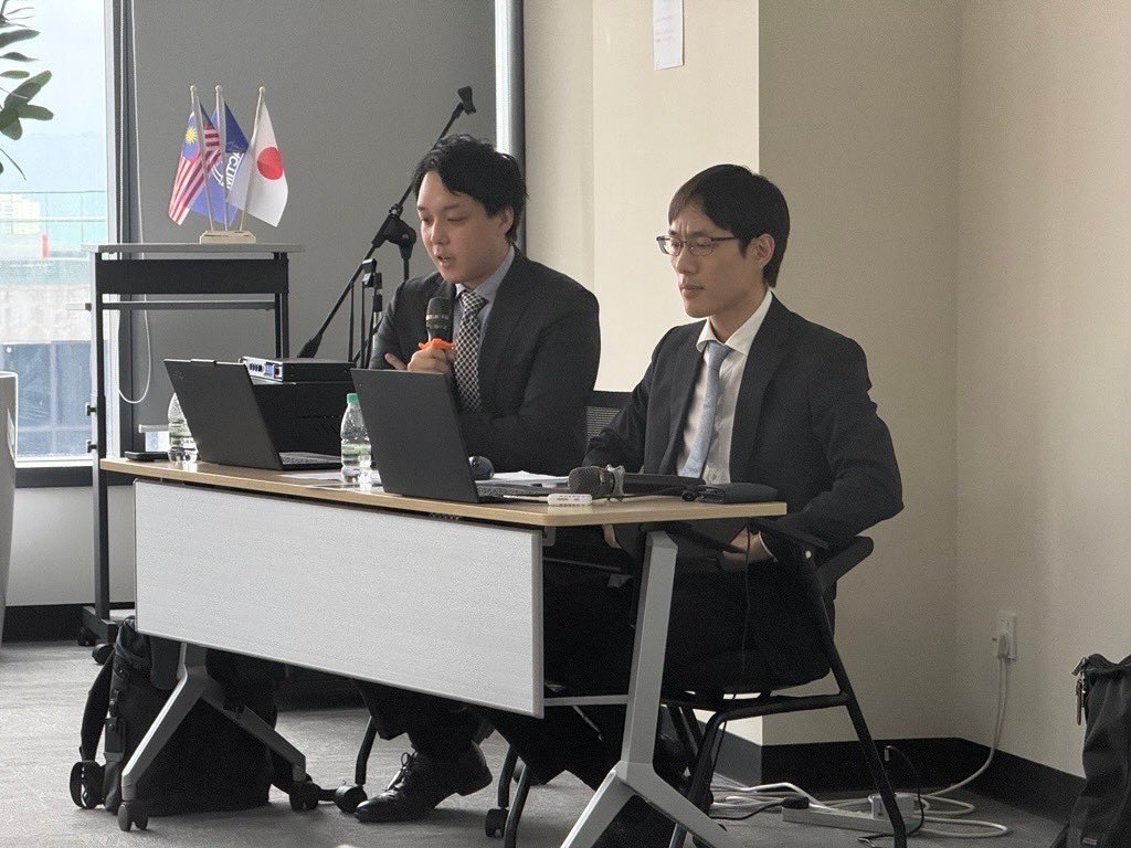 KazukiLaw's tweet photo. 先日、在マレーシア大使館における日本企業支援業務委託事業の一環として、在マレーシア大使館からのご依頼のもと、「新規着任者・個人事業主向け 知っておくと役に立つマレーシアの法律基礎知識」というテーマでセミナーを実施させていただきました。

マレーシアには日系企業が1600社以上もあり、年々、その数も増加しています。
駐在員の流動性もあることから、改めて日系企業が押さえておくべきマレーシアの法規制について、概要をご説明させていただきました。

アンケートについても概ね好評をいただいており、改めて実施して良かったなと思っております。
もし本セミナーについてご質問等がございましたら、お気軽にお問い合わせください！

なお、会場はJACTIM(マレーシア日本商工会議所)のオフィスを利用させていただきました。
こちらも大変ありがとうございました！

https://t.co/cY3rqbqk9y