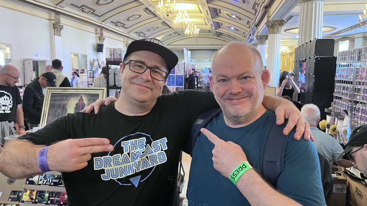 gentlemenpixel's tweet photo. @ReplayEvents @Retweelgend @FameRTR @SupportingStre3 @SpotemGang Also met DJ Slope, what a brilliant guy and so cool to meet somebody I have watched so many of his videos.
@SlopesGameRoom https://t.co/IQ821fi5mF
