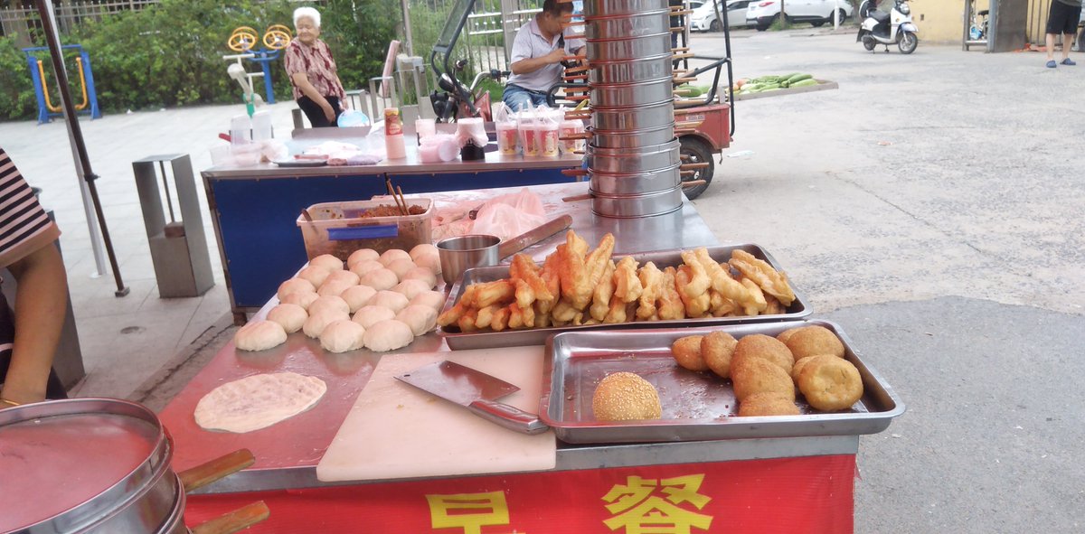 MariahBramns's tweet photo. Churros crujientes con azúcar y chocolate caliente, vendidos en la esquina del centro. El snack perfecto para el frío! https://t.co/79T9MwvbBI