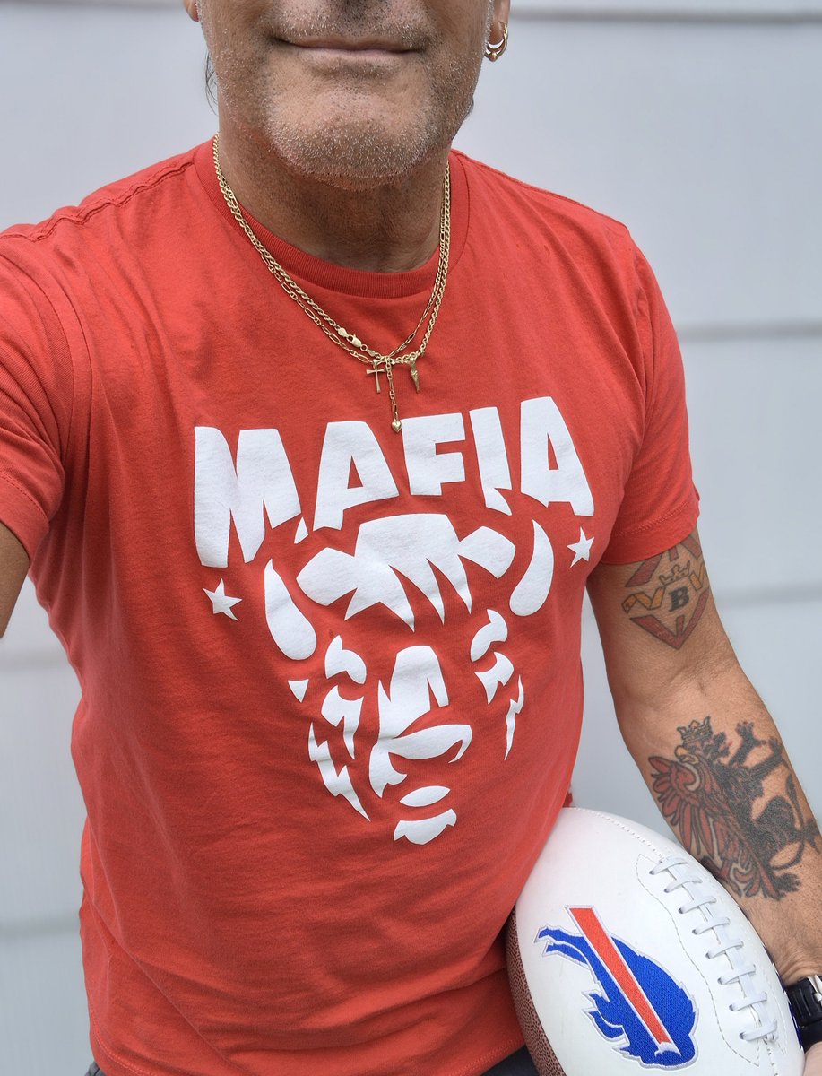 now_winning's tweet photo. Football Sunday in da 716 ☀️😃!! #RUReadyMafia💥 #LFGBABY👊
Cheers 🍻🥨 ~ Go Bills🏈 !!
Enjoy them #Sundayvibes https://t.co/VGd1MFb0qf