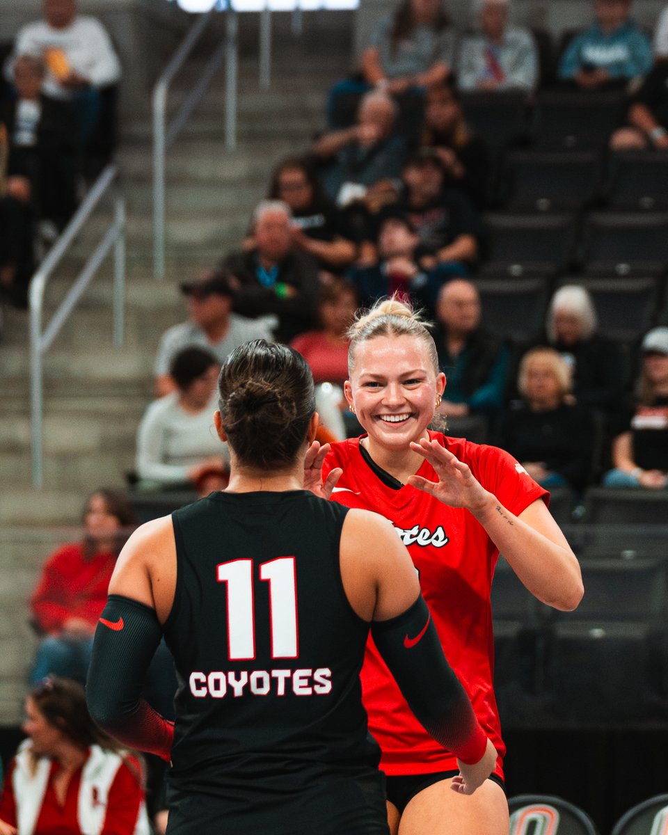 SDCoyotesVB's tweet photo. No Sunday scaries over here 😏

#GoYotes https://t.co/DVfyB2mRbc