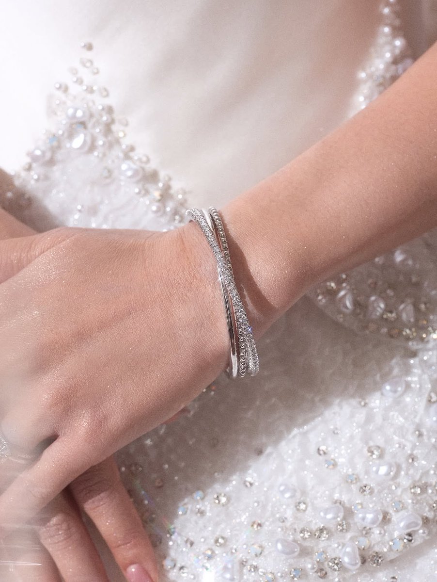 idosayso's tweet photo. เครื่องประดับเจ้าสาวคนสวยจาก #Cartier https://t.co/ftSjFcI9CS