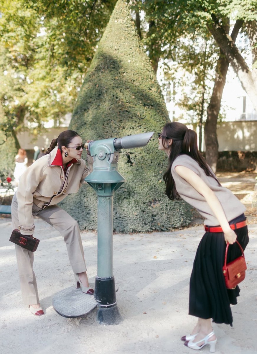 tipnatsha's tweet photo. aesthetic wlw couples https://t.co/HY4wUzh1cx