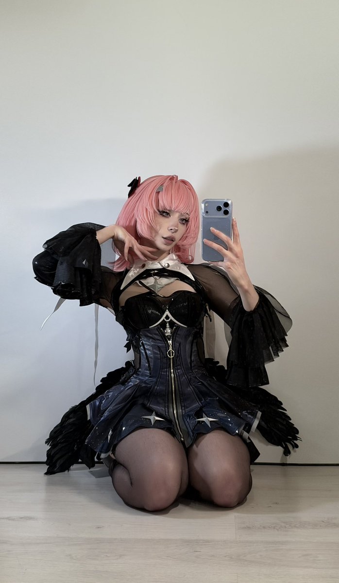 zira_merz's tweet photo. Remielle 𝜗ৎ
This is my first wig with such a perfect styling https://t.co/qBtoHXY052