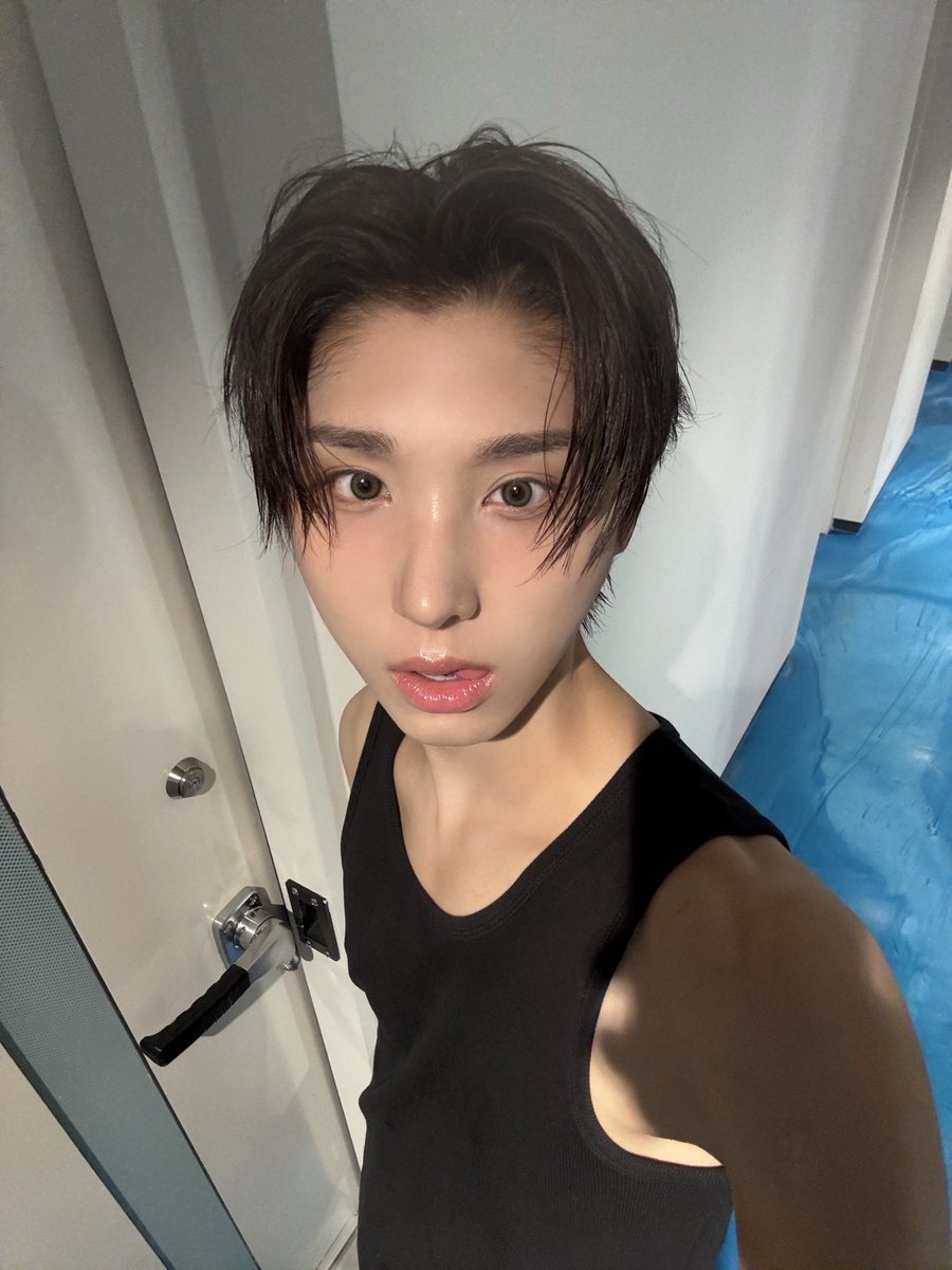 chyeonjuwakh's tweet photo. JANG JUWANG.... MALEM MALEM NGIRIM GNIAN, MAU TIDUR SAMPE GAJADI, SEGER MATA GUAAAA😭
#KickFlip #킥플립
#KICKOFFTHEWALL_Pt1
#KickOffTheWall https://t.co/JyDpcve54L