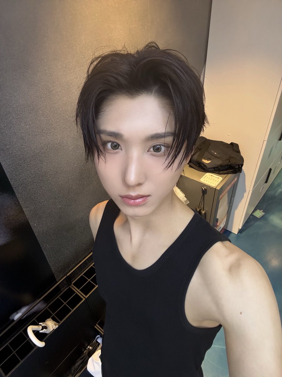 chyeonjuwakh's tweet photo. JANG JUWANG.... MALEM MALEM NGIRIM GNIAN, MAU TIDUR SAMPE GAJADI, SEGER MATA GUAAAA😭
#KickFlip #킥플립
#KICKOFFTHEWALL_Pt1
#KickOffTheWall https://t.co/JyDpcve54L