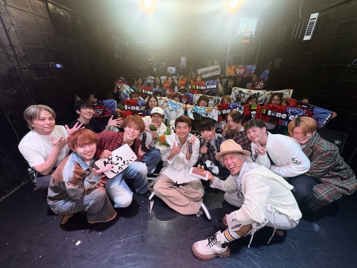 sing_ryota's tweet photo. R.Y.O'S BIRTHDAY LIVEありがとうございました✨
改めて、りょうさんお誕生日おめでとうございます🎉

とっても幸せな空間にご一緒できて嬉しい限りです😌
これからも沢山宜しくお願い致しますっ🙌 https://t.co/qMddl0UYl4