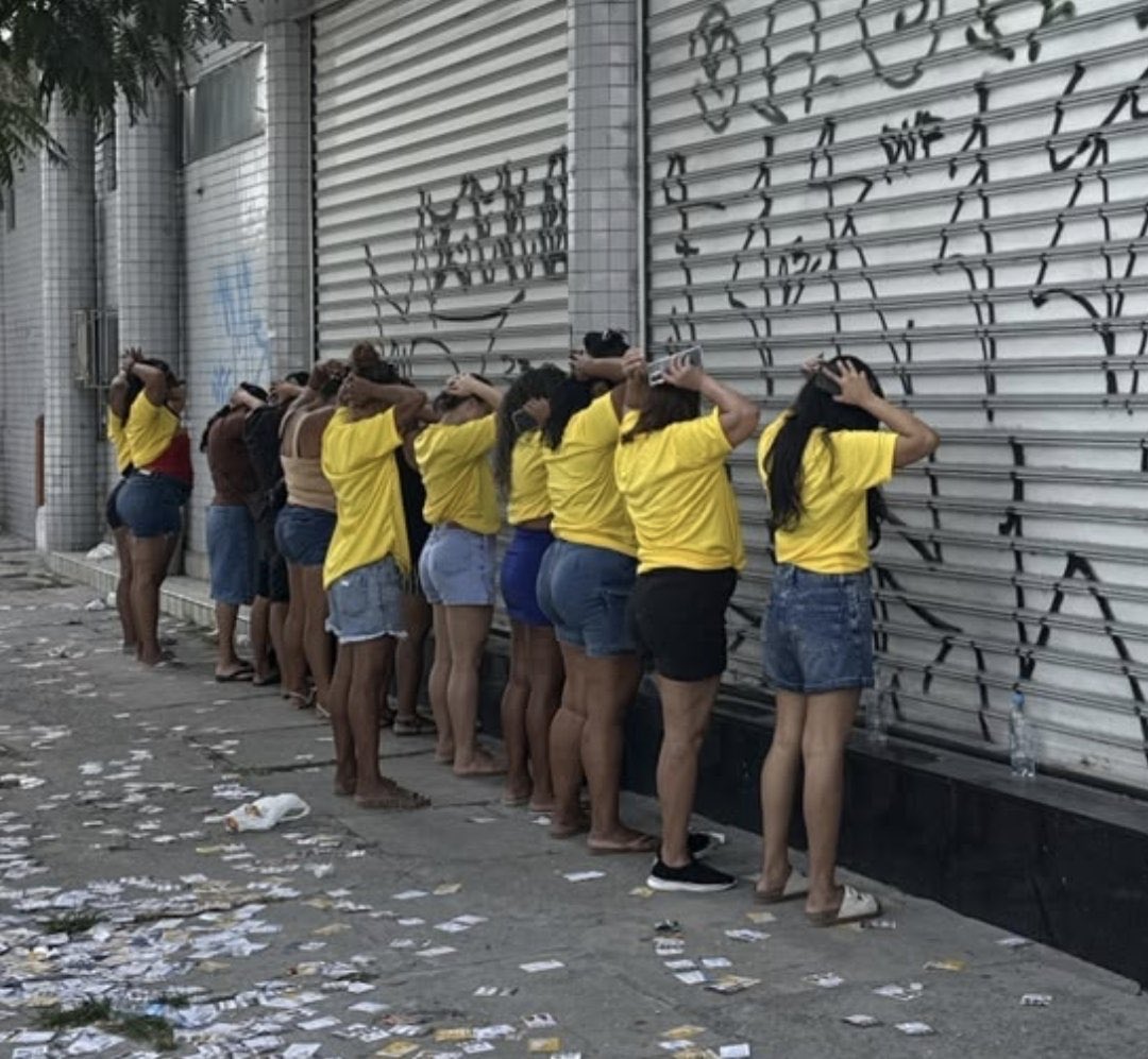 paulocertezas's tweet photo. acabei de ver apoiadores de João Campos orando pela vitória do candidato, lindo de se ver 😭 https://t.co/qPsFikn9D3