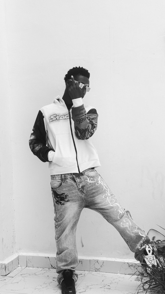 stackup_lxry's tweet photo. Stacked in style and seeing double! This zip-up hoodie is your ticket to street cool with a twist! 🗣️🙂‍↔️. Official live now!🚨🛍️ https://t.co/q3J2vv5RFB