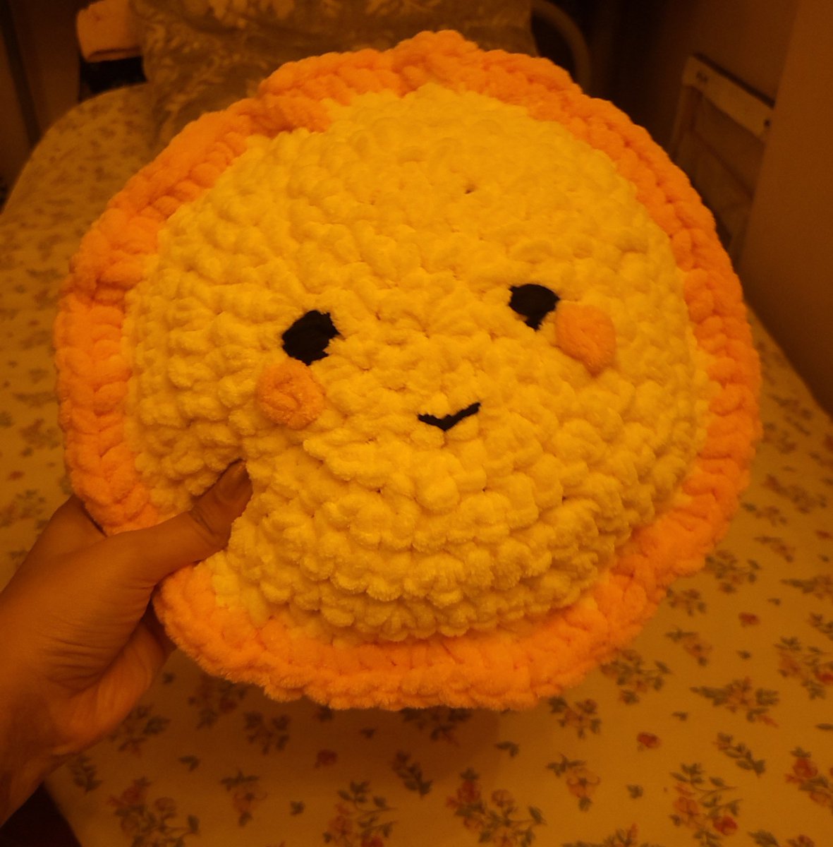 artxsaxsheee's tweet photo. Made this cutu crochet plushie as my first attempt. Should I start making way towards crochet commissions ?? 👀👀 https://t.co/DE4iuBgnYm