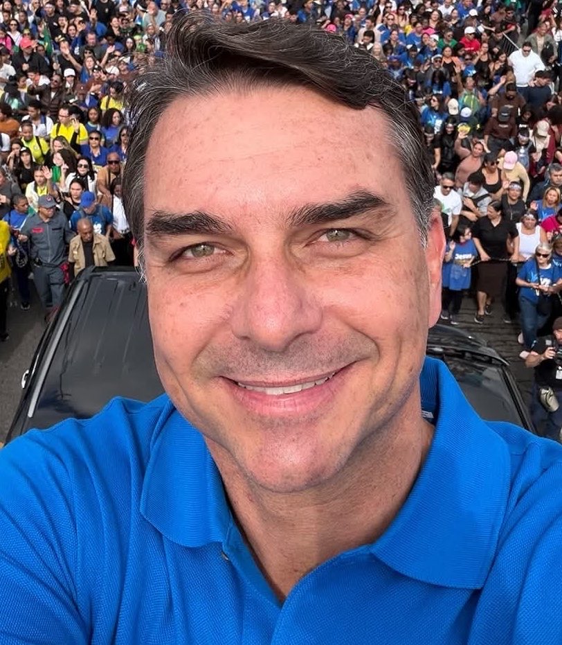 PortalBabados's tweet photo. 🚨Mc Mirella declara voto em Flávio Bolsonaro https://t.co/rLfokIVk20