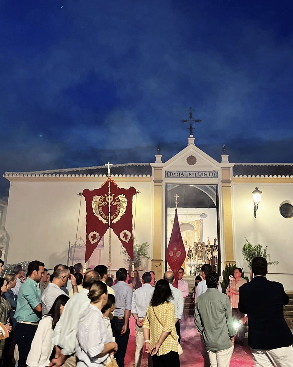 SacramentalAlmo's tweet photo. ROSARIO DE LA AURORA
Al despuntar el día, nuestra Hermandad se ha unido en oración para rezar el Santo Rosario, poniendo nuestras intenciones en las manos de la Santísima Virgen
Santa María, ruega por nosotros
📸Samuel Cortés
#HermandadSacramental #Almonte #RosarioDeLaAurora https://t.co/n0CYj1Zp10