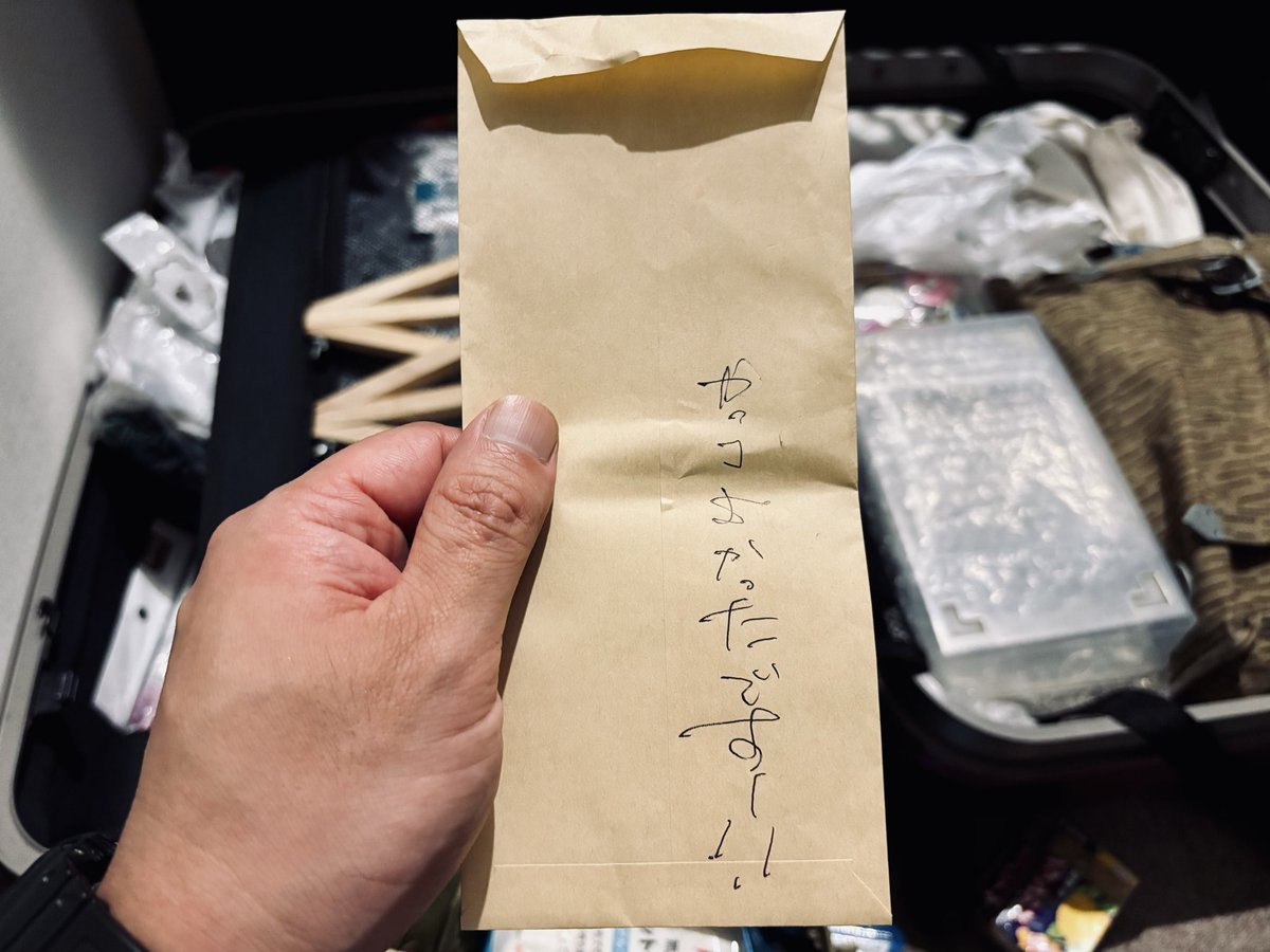 utayakazu's tweet photo. 2026.10/5【萬屋】
ニシヤマさんの演奏に
身体の芯から痺れました。

いつも、駆けつけてくれる人
新たにお会いできた人

会いたい人にはちゃんと会えて
とっても嬉しい夜でした。

ありがとう。

さぁツアーは鹿児島に突入！
初日は【凡】で唄います。

よろしくお願いいたします！！ https://t.co/FX3aT7yH6T