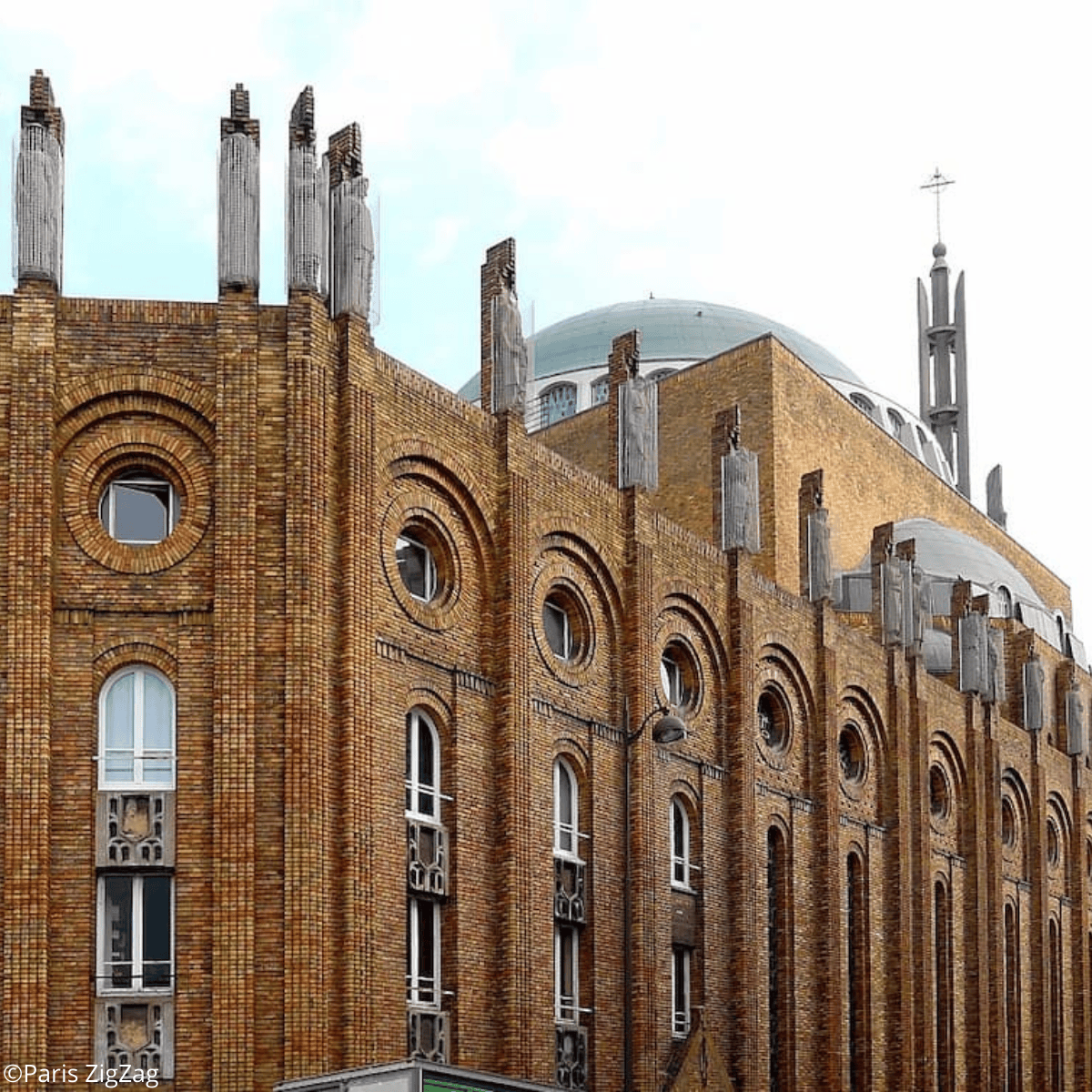 ChantiersCardi's tweet photo. A la découverte des églises des #chantiersducardinal ⛪🎖️

🏗️ Bâtie en 1928 sur les plans originaux de Paul Tournon et l'impulsion du cardinal Verdier, l'église du Saint-Esprit (12) est labellisée Monument historique en 2016 🌟

@dioceseparis #patrimoinereligieux #eglisedefrance https://t.co/7rg7EZXAPK
