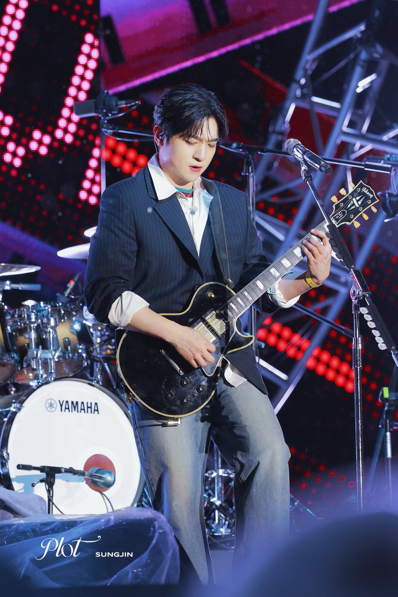 plot_116's tweet photo. 261004 #성진 #박성진 #데이식스 #day6 hq https://t.co/YxGMLwZqZC