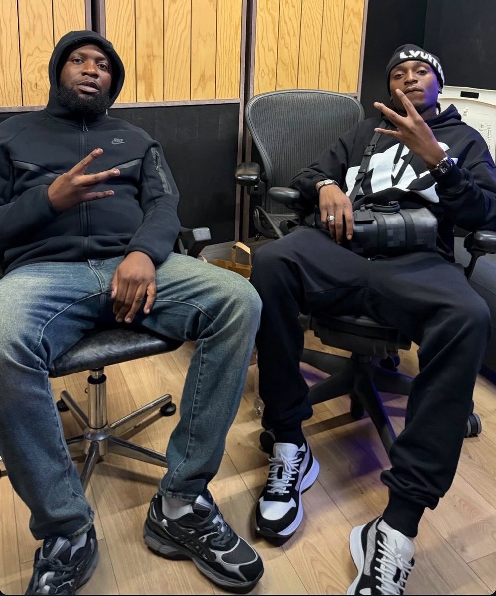 rvpfr__'s tweet photo. 🚨IDS (L2B) révèle le rappeur qui l’a LE PLUS TRAUMATISÉ en studio : STAVO 😳🚧

🗣️ « J’ai fait un son avec Stavo, moi en solo, il est pas encore sorti. Je sais pas s’il va sortir. 

Il m’a étonné parce qu’il écrit pas, il rentre en cabine et il pose directement. Et la facilité à sortir des phrases aussi percutantes, aussi calculatrices, sans écrire, c’est incroyable. 

Je trouve que c’est un karaté qui est très dur à manier, c’est un karaté où vraiment, si t’arrives à faire ça, pour moi, t’es trop fort en fait. Moi, il m’a traumatisé. »