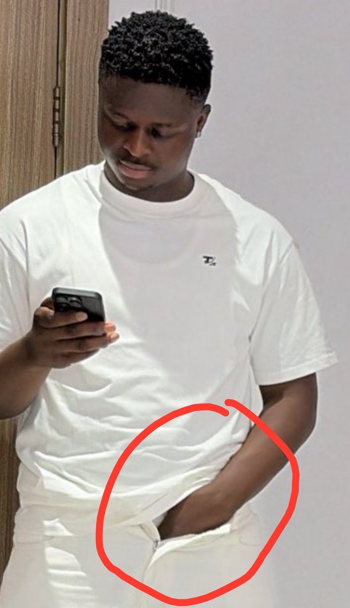 dav3life1's tweet photo. @abazwhyllzz @funny_kante omo sweetie na very bad thing oh guyy 😂 https://t.co/aiORaEEwFJ