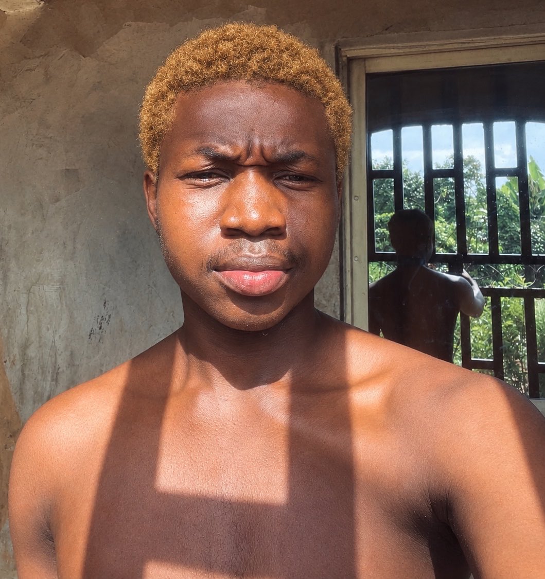 D_famousboi5's tweet photo. How do i look? 🥰🔥🔥
Omo make dem give finest boy award I too fine 🥰🥰 https://t.co/zQstFIA54Z